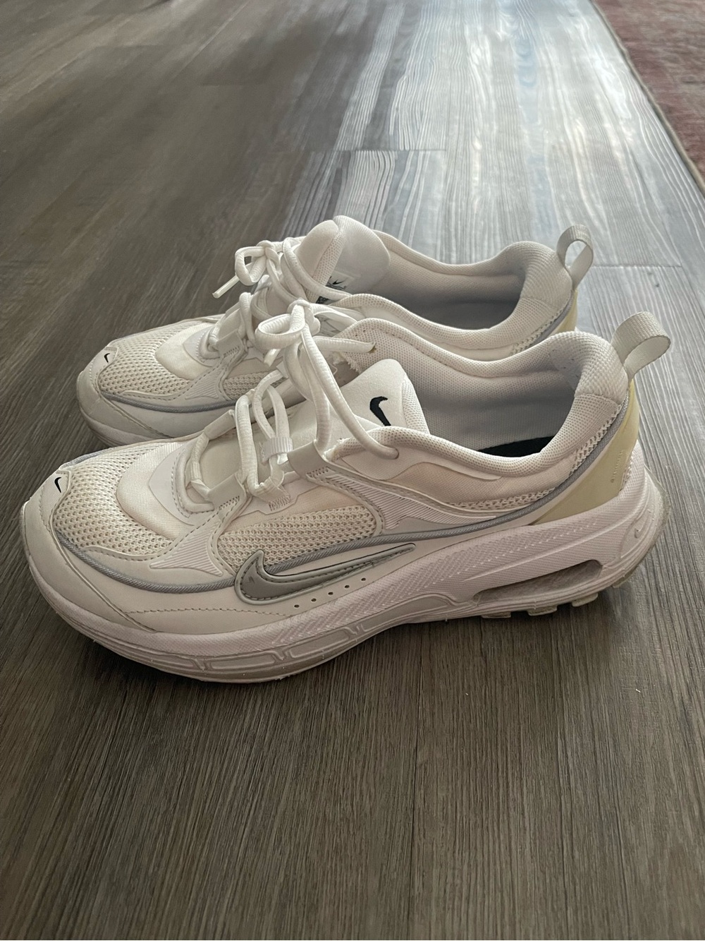 MUST GO Nike Air Max